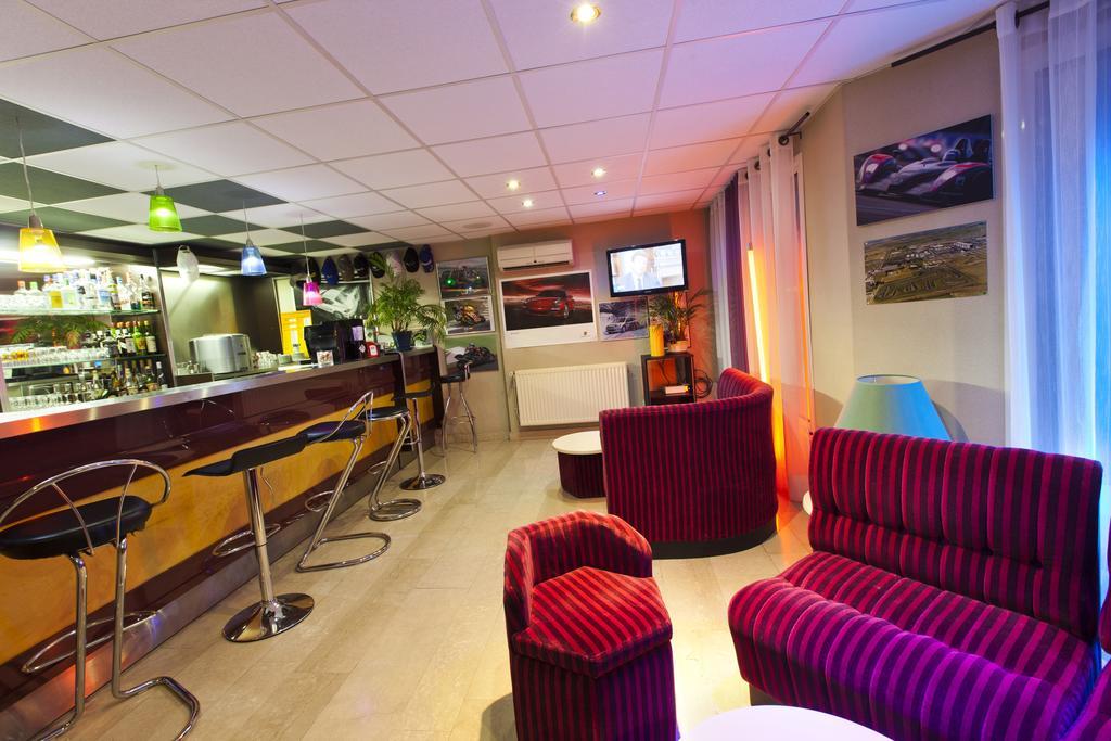 Cit'Hotel Du Circuit มันญีกูร์ ภายนอก รูปภาพ